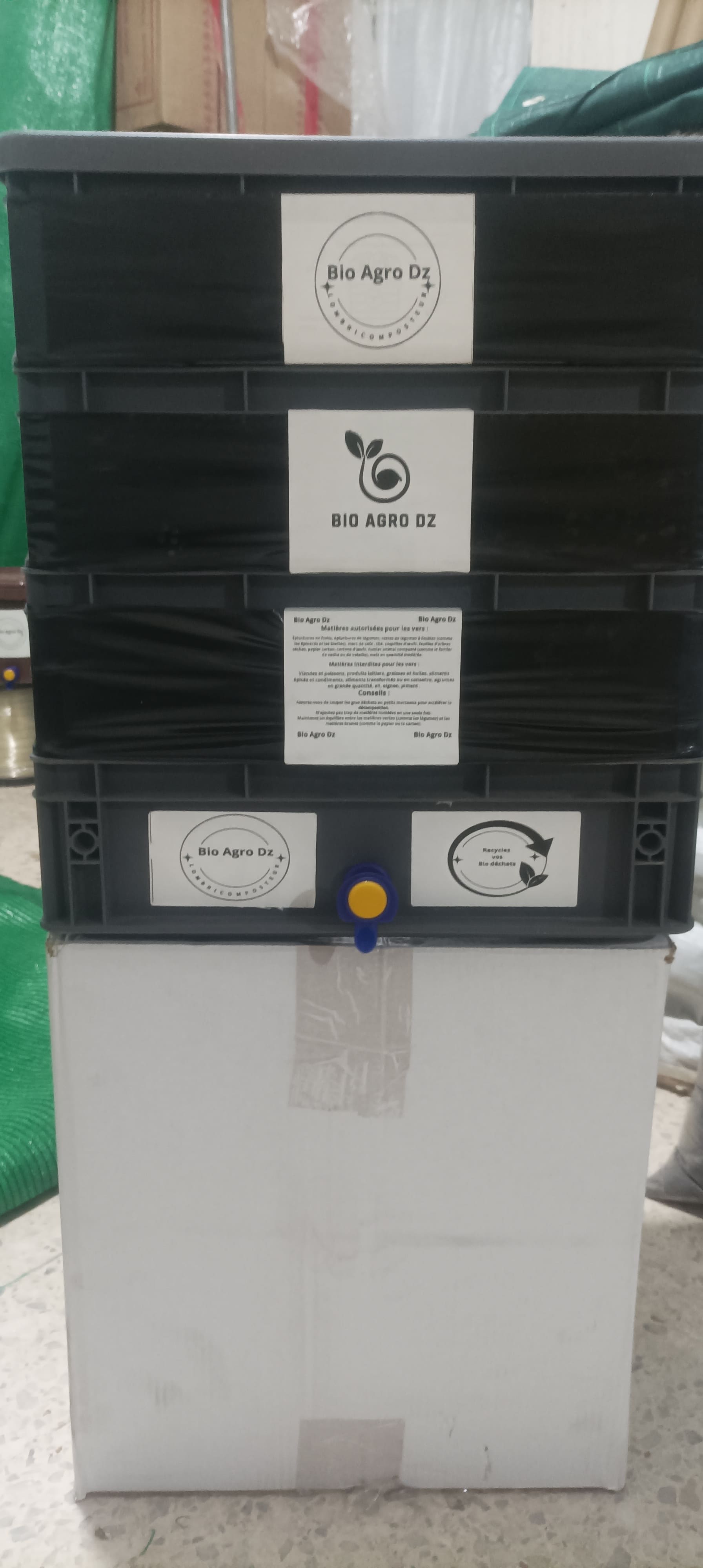 Lombricomposteur الفيرميكمبوستر المنزلي لتدوير نفايات المطبخ وإنتاج أجود الأسمدة النباتية 